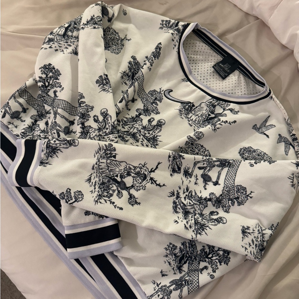 Nike Dri Fit Cropped Loose Fit Sweater - S